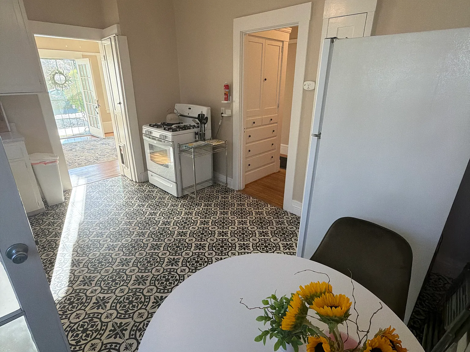 1 bed, 750 sqft, $1,350 — Photo 4