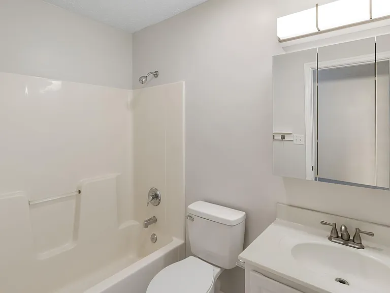 359 Montgomery Cir — Photo 4