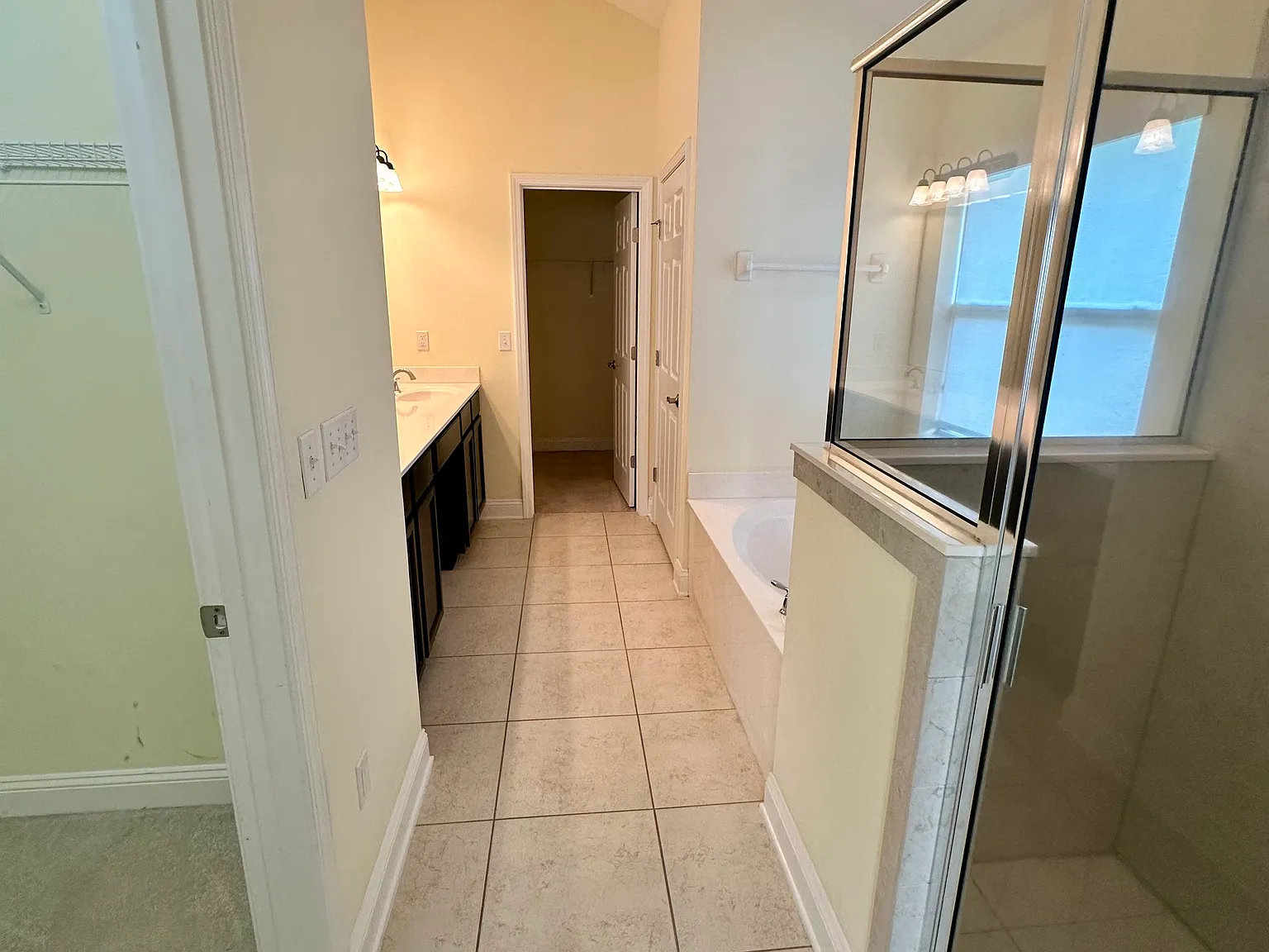 4 bed, 2.5 bath, 2280 sqft, $4,000 — Photo 3