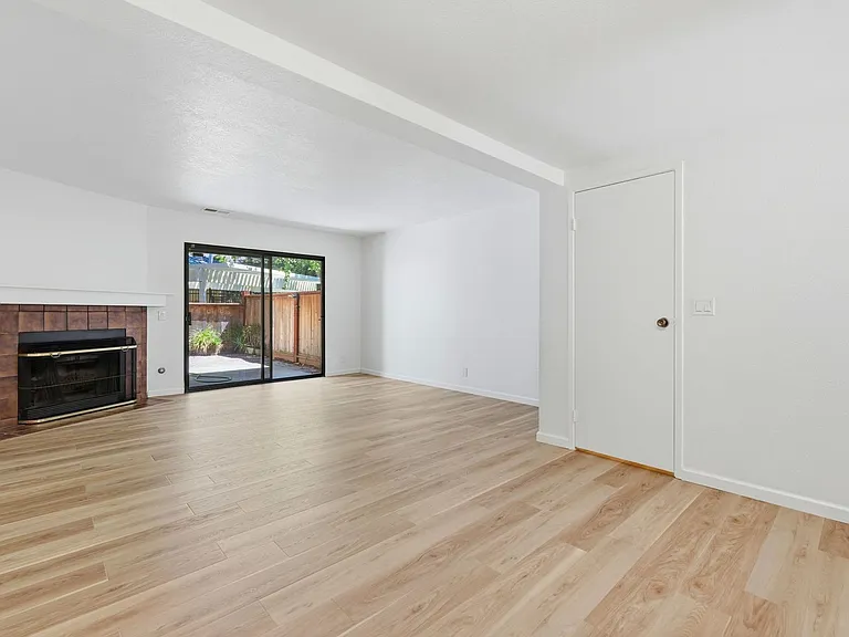 721 Center Ave — Photo 12