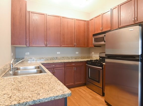 2nd image of 870 N Larrabee St #407