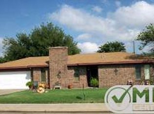 302 Cedar Ave, Dumas, TX 79029