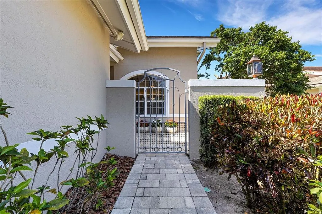3 bed, 2.5 bath, 2632 sqft, $3,495 — Photo 2