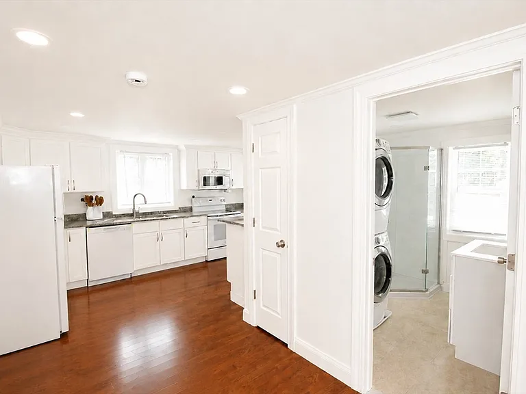96 Walnut Ln #B — Photo 4