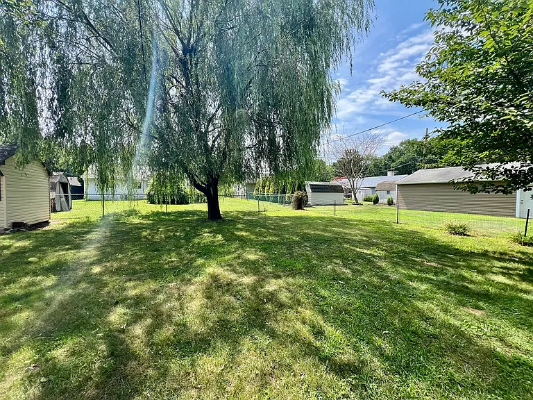 4604 David Dr — Photo 32