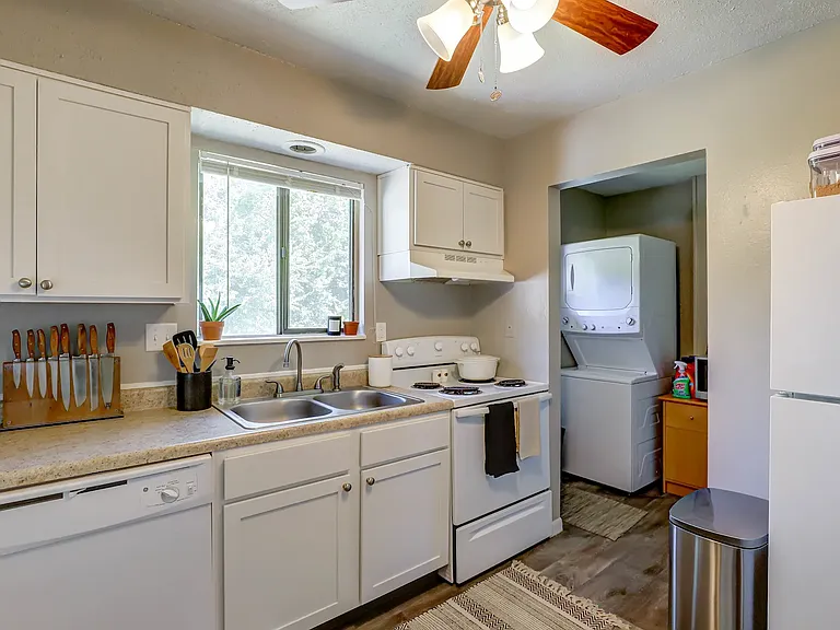 Aspen Meadows — Photo 22