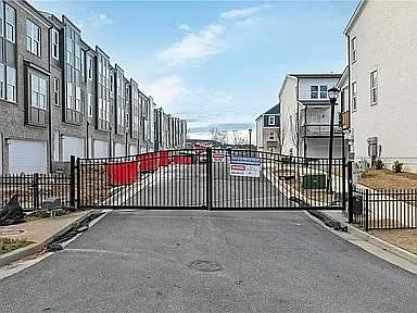 3 bed, 2383 sqft, $3,395 — Photo 4