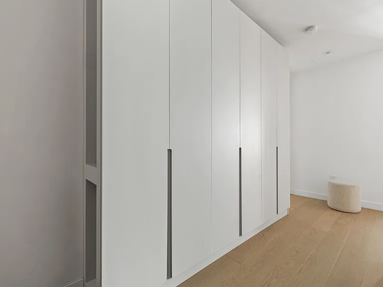555 W 22nd St #4BW — Photo 9