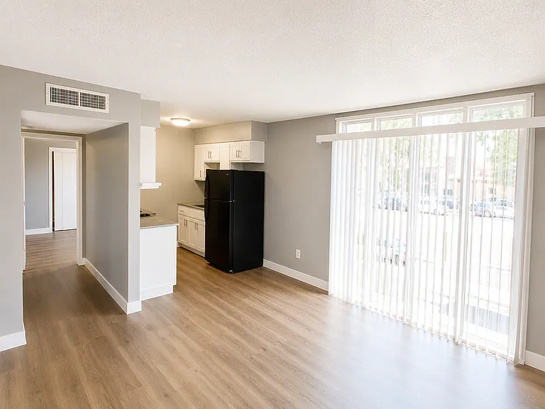 1075 E Desert Inn Rd #7 — Photo 1