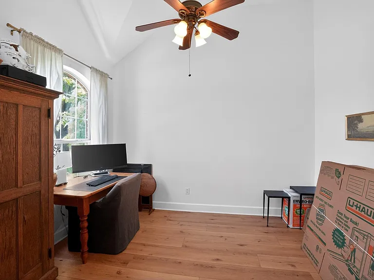 300 N Carriage Hills Dr — Photo 23