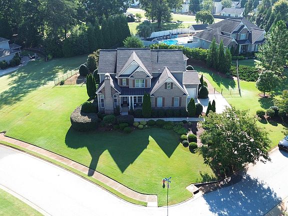 2nd image of 201 Gracefield Ct