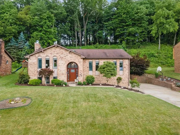 110 Oakwood Dr, Clairton, PA 15025