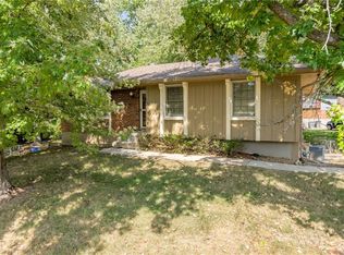 6900 NW Kerns Dr, Parkville, MO 64152