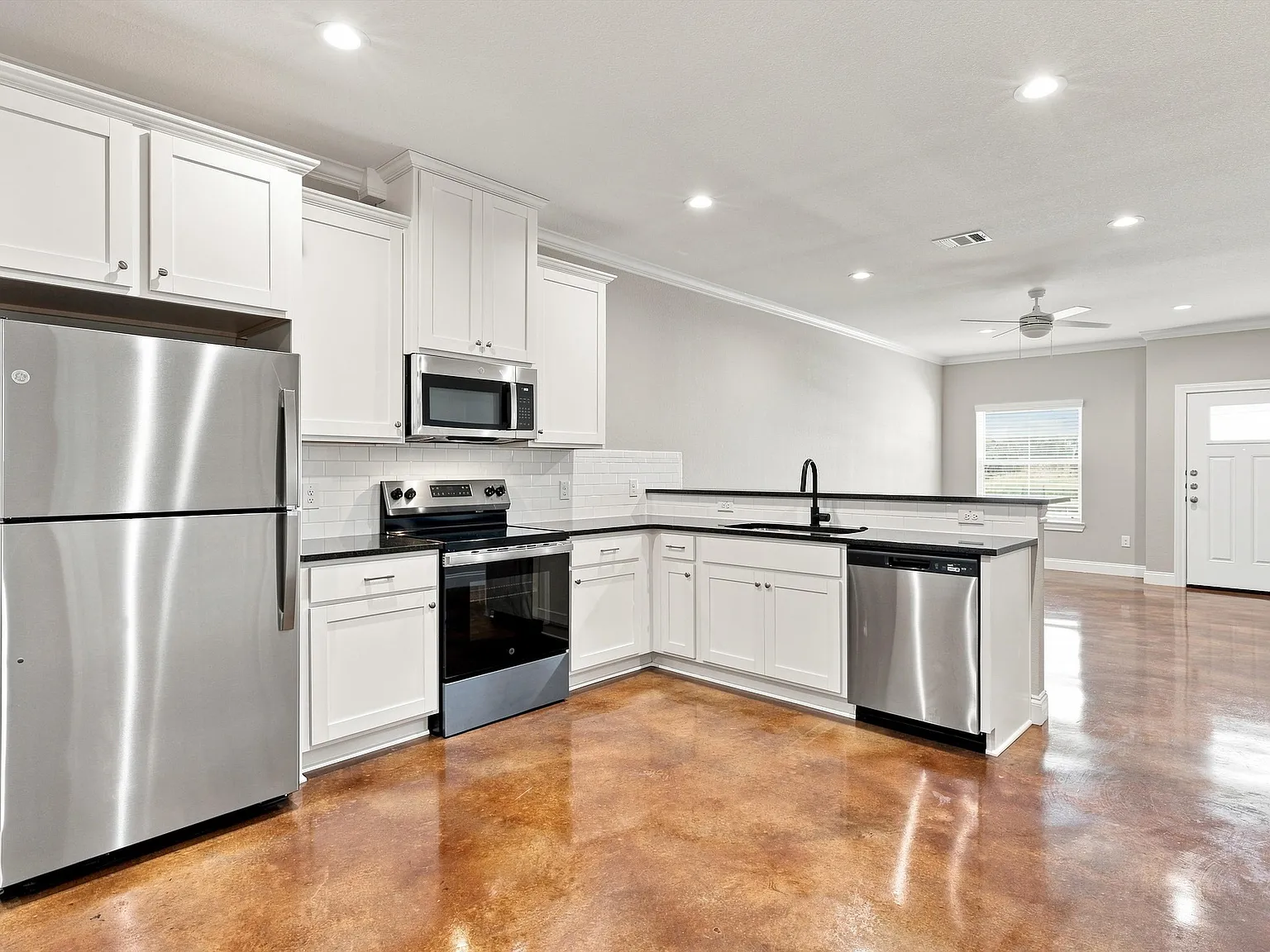 3 bed, 1608 sqft, $2,195 — Photo 4
