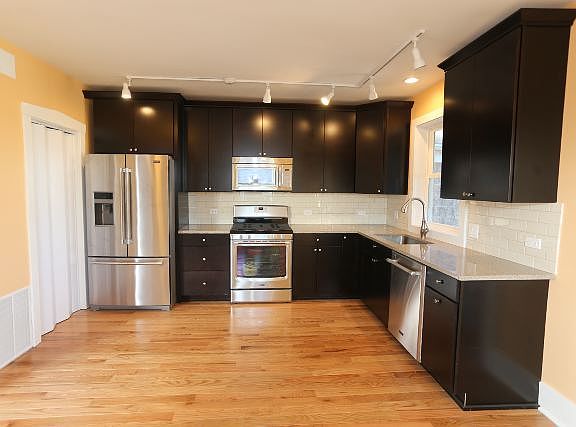 3rd image of 3731 N Janssen Ave #2C