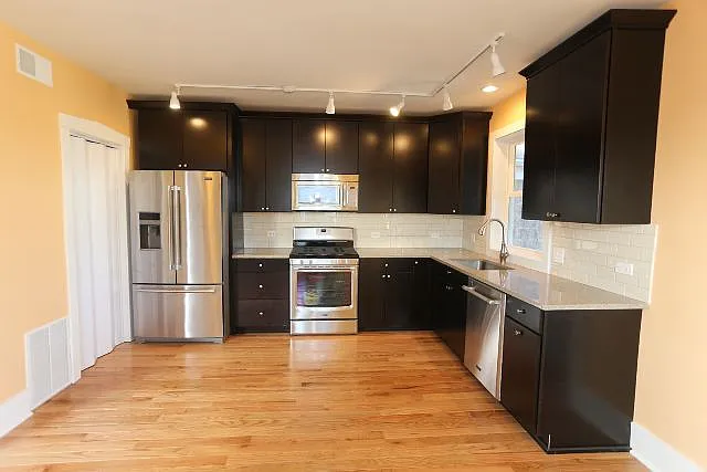 3731 N Janssen Ave #3 — Photo 3