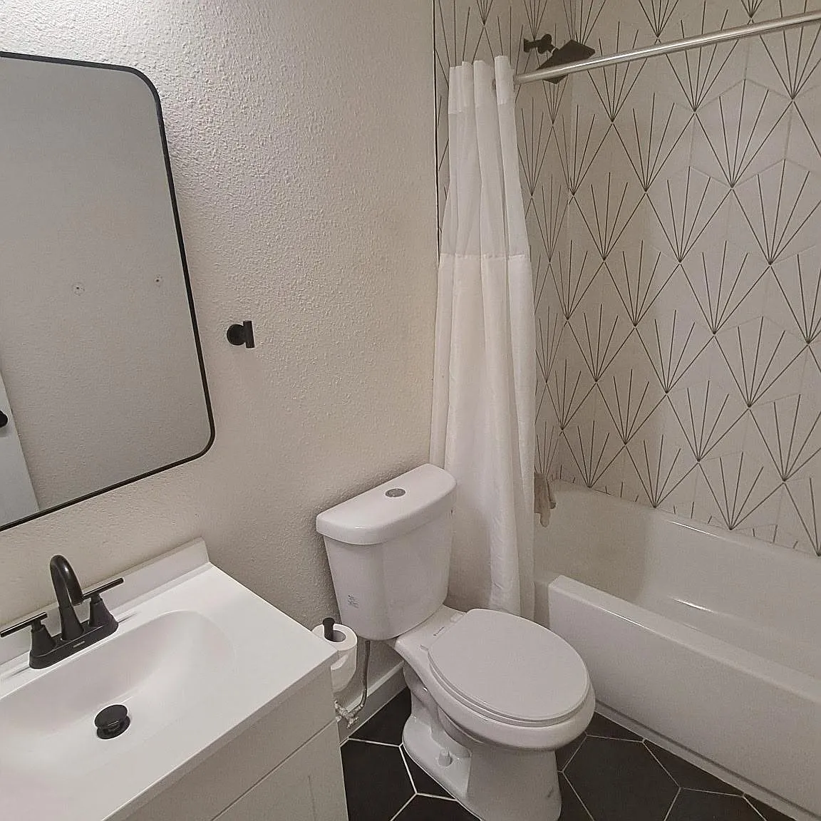4 bed, 2.0 bath, 1560 sqft, $1,066 — Photo 4