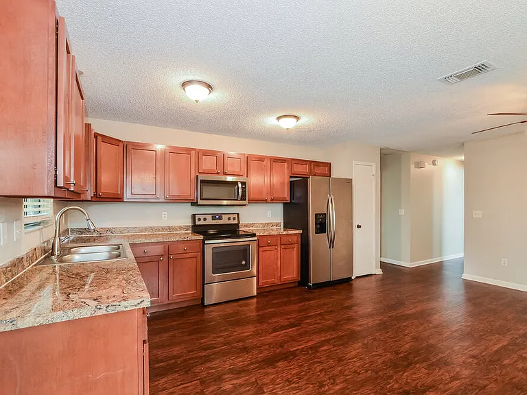 321 Alba Ln — Photo 7