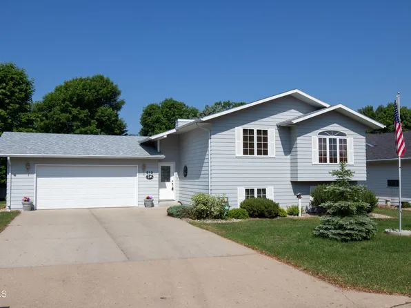 313 23rd Ave NE, Jamestown, ND 58401