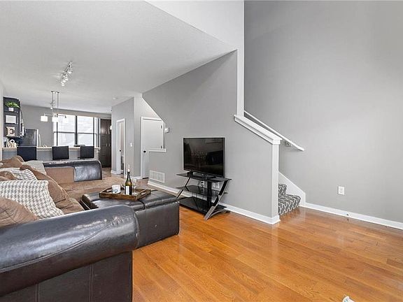 4th image of 4543 Madison Ave