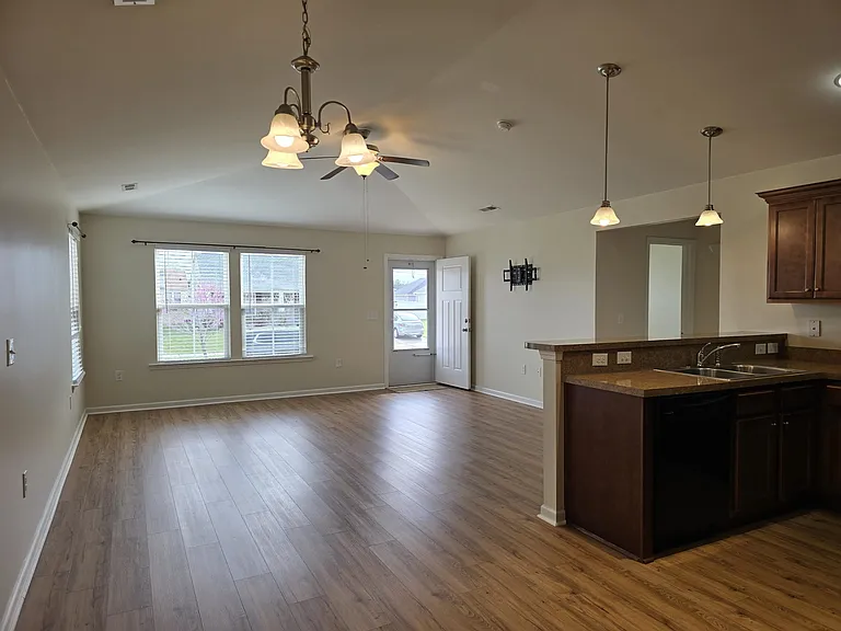 1328 Valor Rd — Photo 5