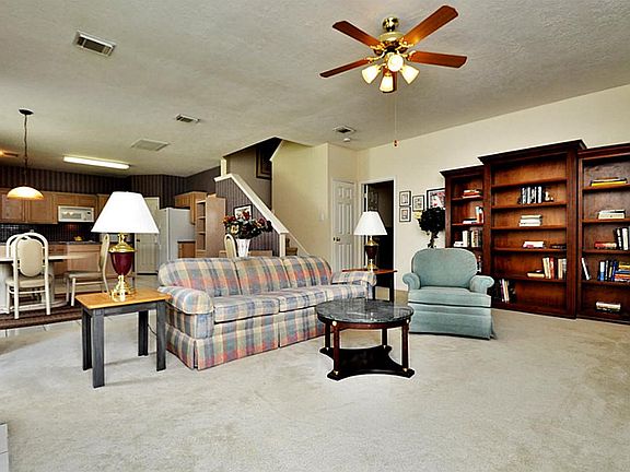 4th image of 15026 Satsuma Dr