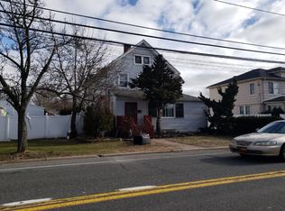 179 County Line Rd, Amityville, NY 11701