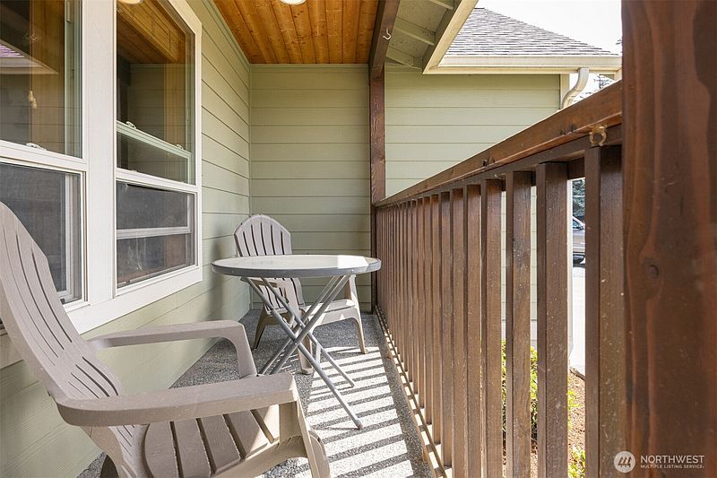 3rd image of 406 Amareen Court