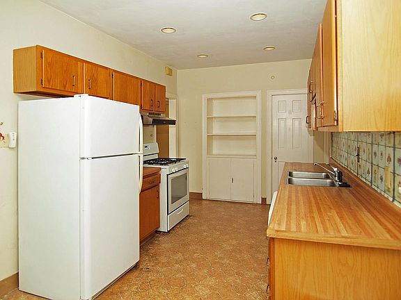 5th image of 1888 N Rainbow Dr