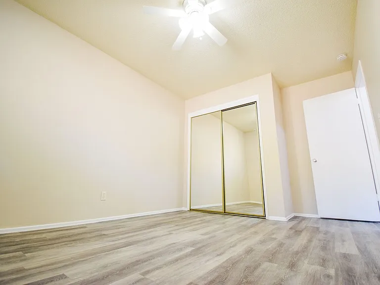 Vista Hills Apartments — Photo 7