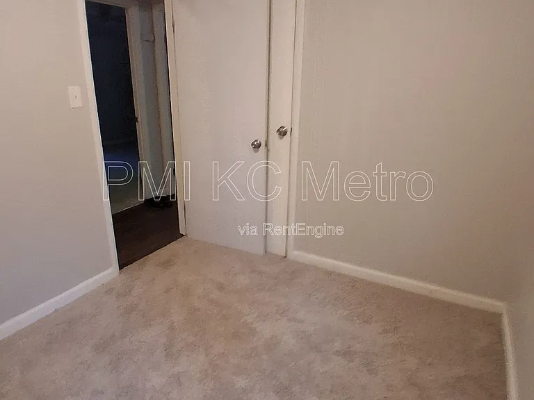 8304 E 110th Ter — Photo 18