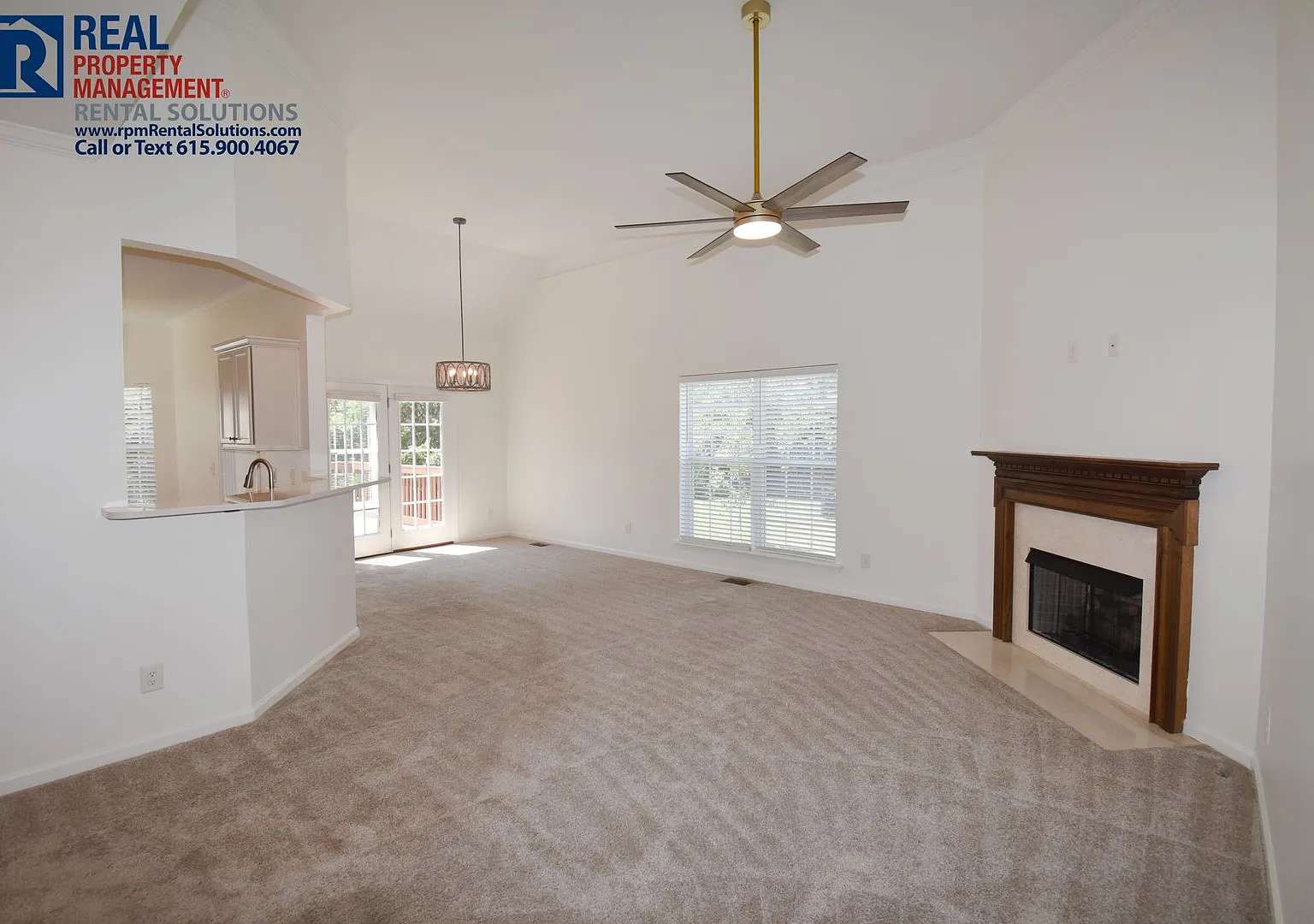 Wonderful 4 bedroom brick home in great Spring Hill location! Attached garage and deck! — Photo 4