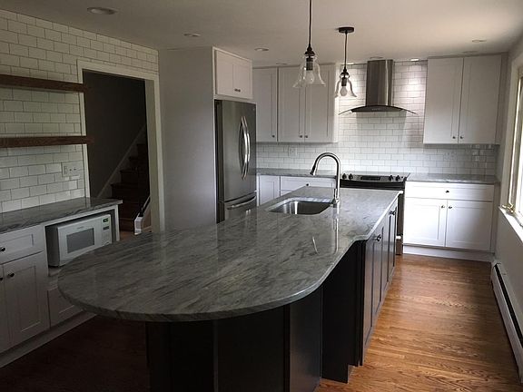 Large Sink / Picture Window