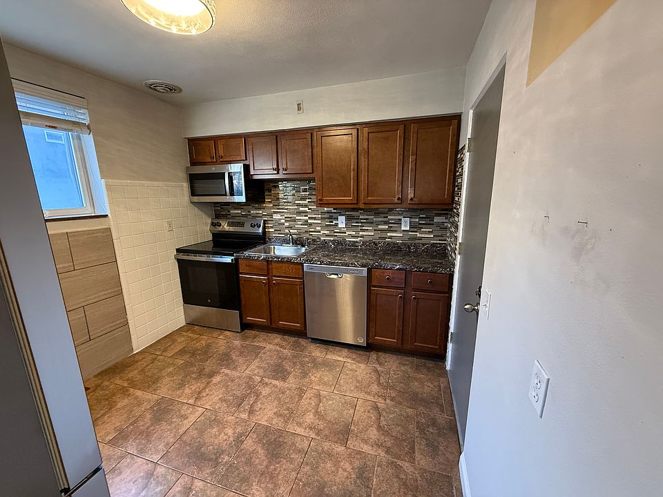 1st image of 4604 Shrewsbury Ave APT B