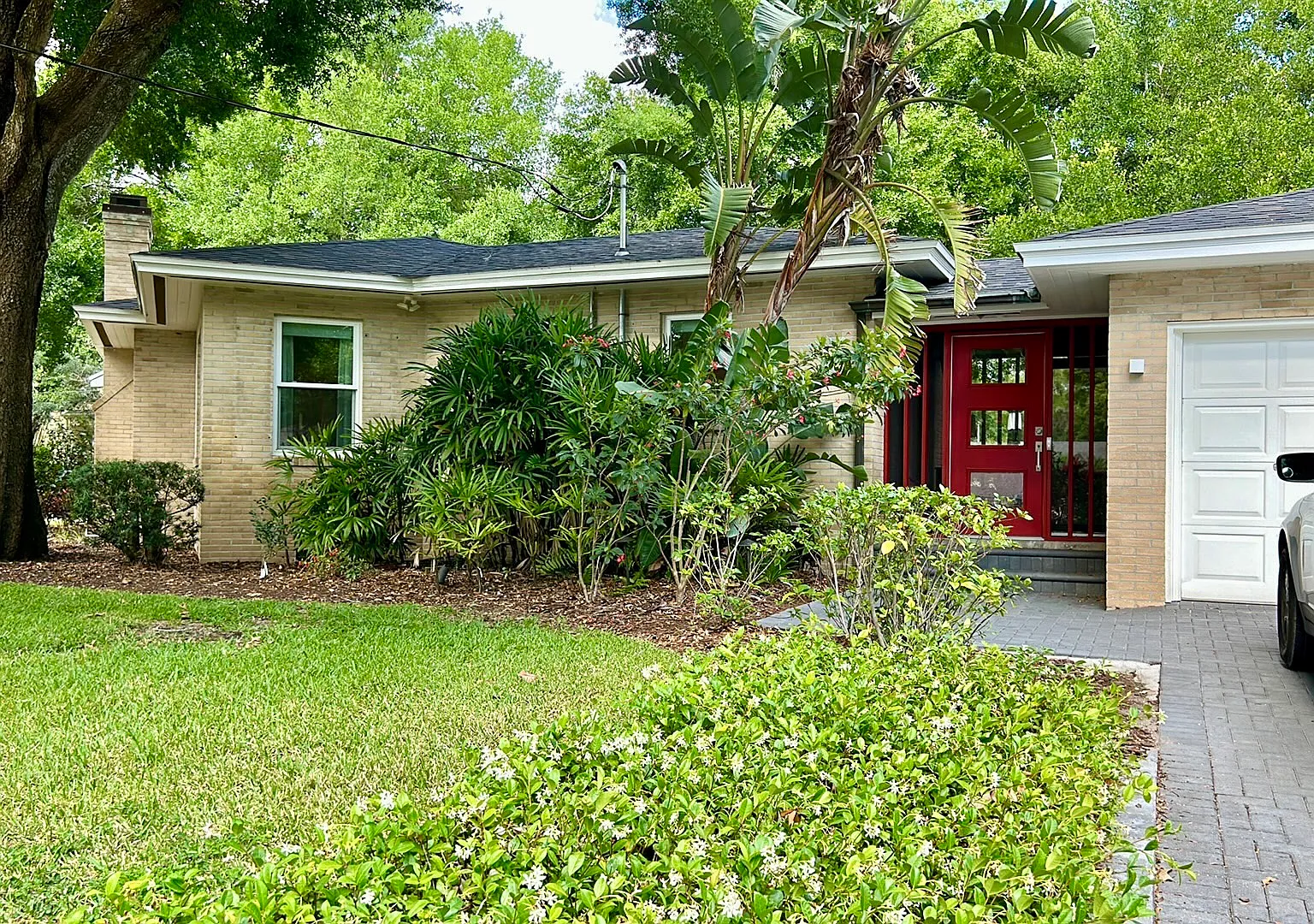 3 bed, 2400 sqft, $3,945 — Photo 4
