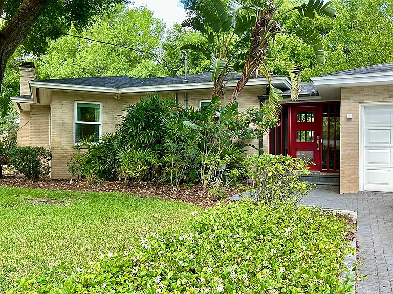 1203 Easton Dr — Photo 15