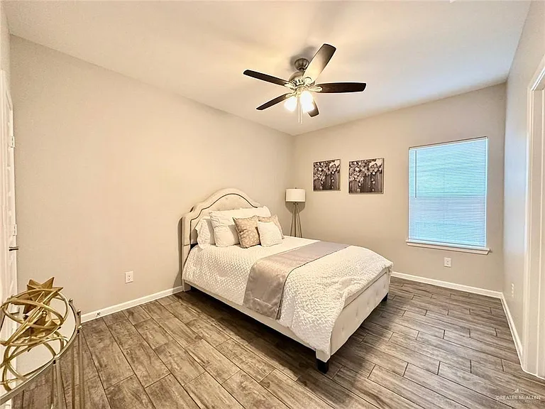 1220 Yankton St #1 — Photo 6