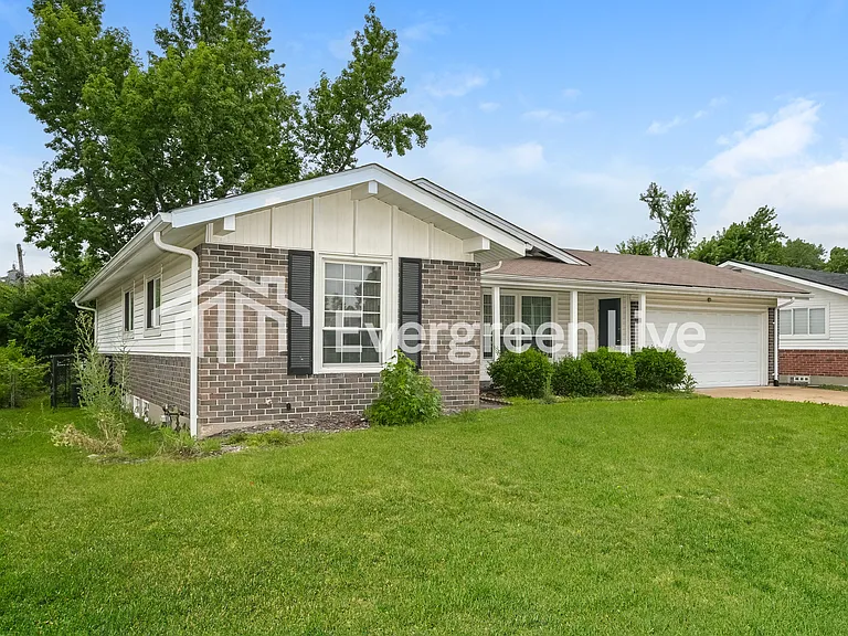 3435 Brookshire Dr — Photo 2