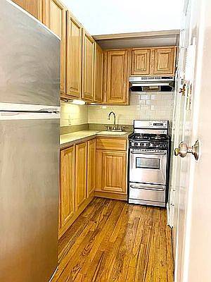 2nd image of 319 W 92nd St APT 5