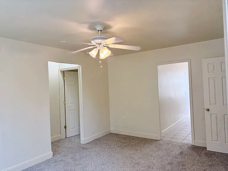 439 Orange St SE — Photo 6