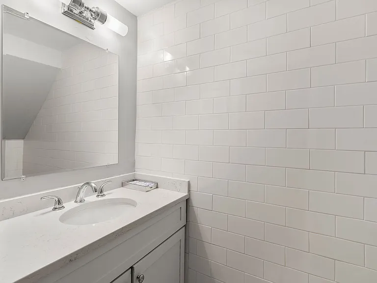 509 E 8th St #1 — Photo 15