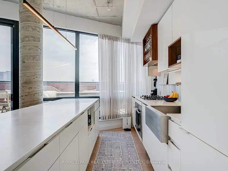 383 Sorauren Ave #Penthouse 09 — Photo 10