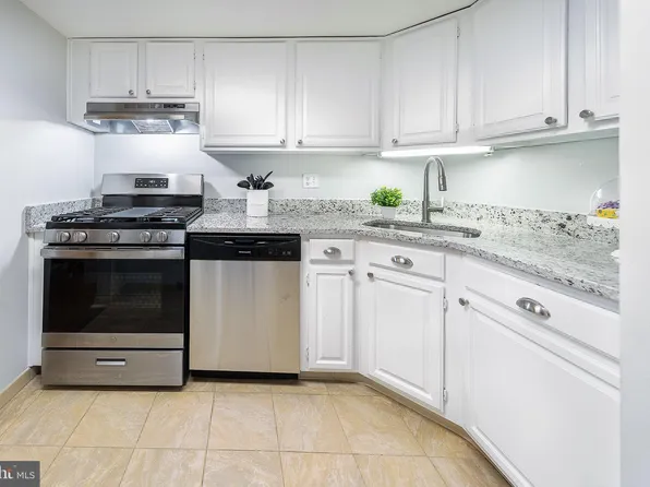 1427 Northgate Sq Unit 27/1A, Reston, VA 20190