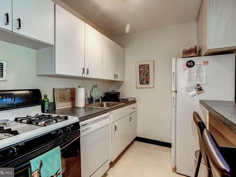 1301 20th St NW #201 — Photo 4