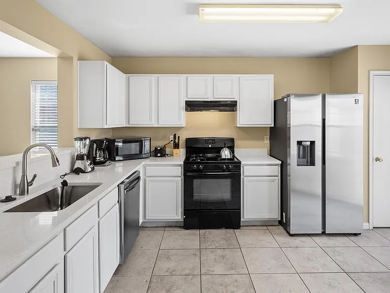 1116 Piedmont Dr — Photo 3