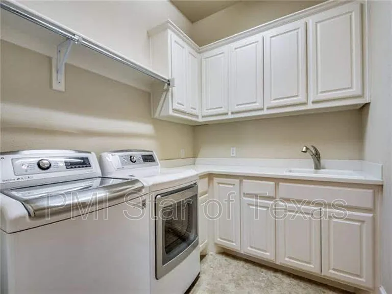 7509 Rockyford Dr — Photo 15
