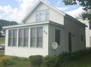 914 1st St, Pepin, WI 54759