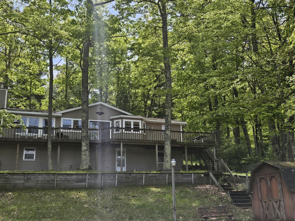 8862 W Rainbow Lake Dr, Baldwin, MI