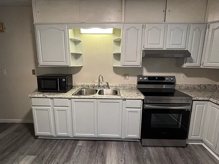 1145 E Webster St — Photo 3