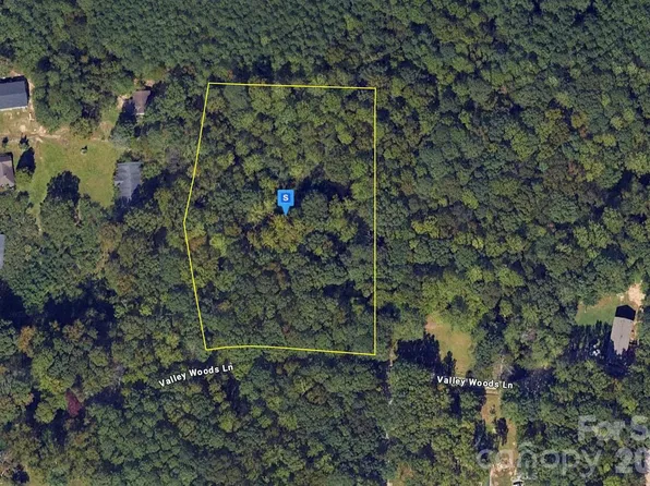 6716 Valley Woods Ln, Cary, NC 27519